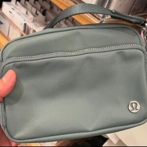 Lululemon Everywhere Crossbody in Grey Eucalyptus Green ... Like New